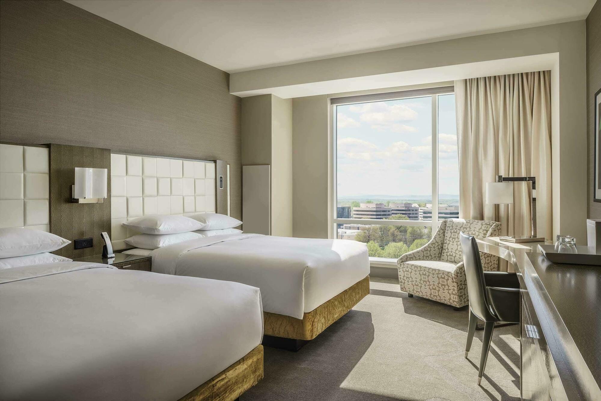 Hyatt Regency Center Hotel 4*